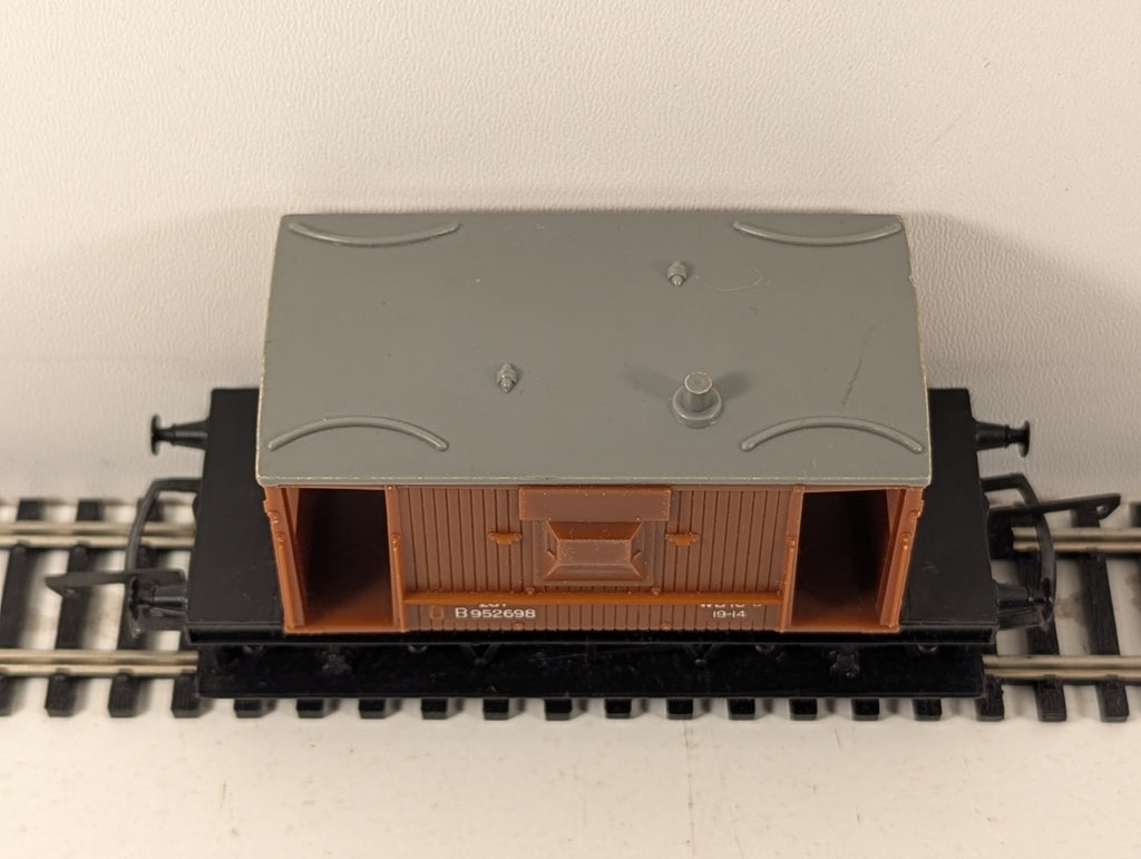Tri-ang R016 BR 20 Ton Standard Brake Van Brown