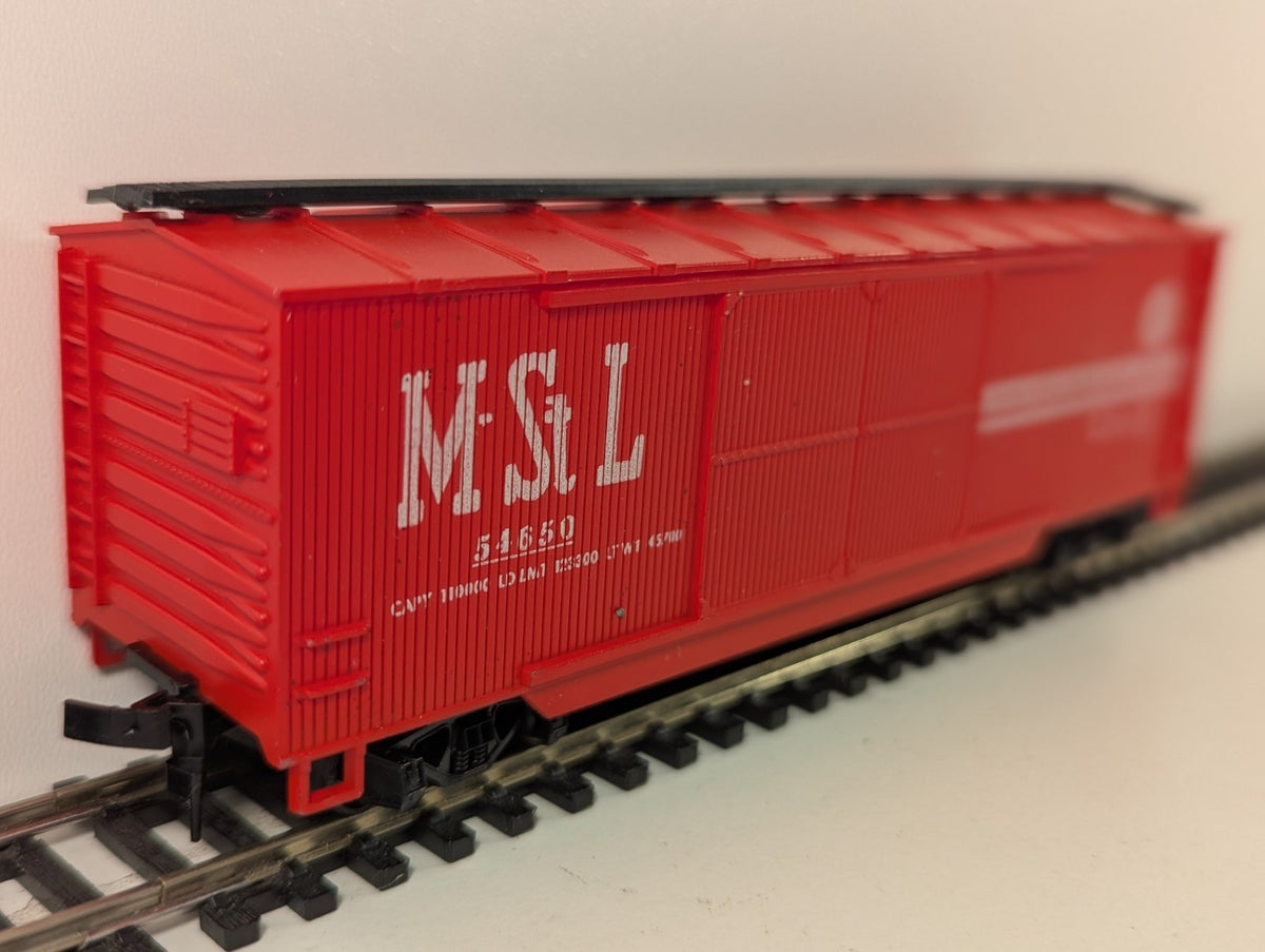 AHM HO Gauge M&StL 40ft Wood Sheathed Double Door Box Car
