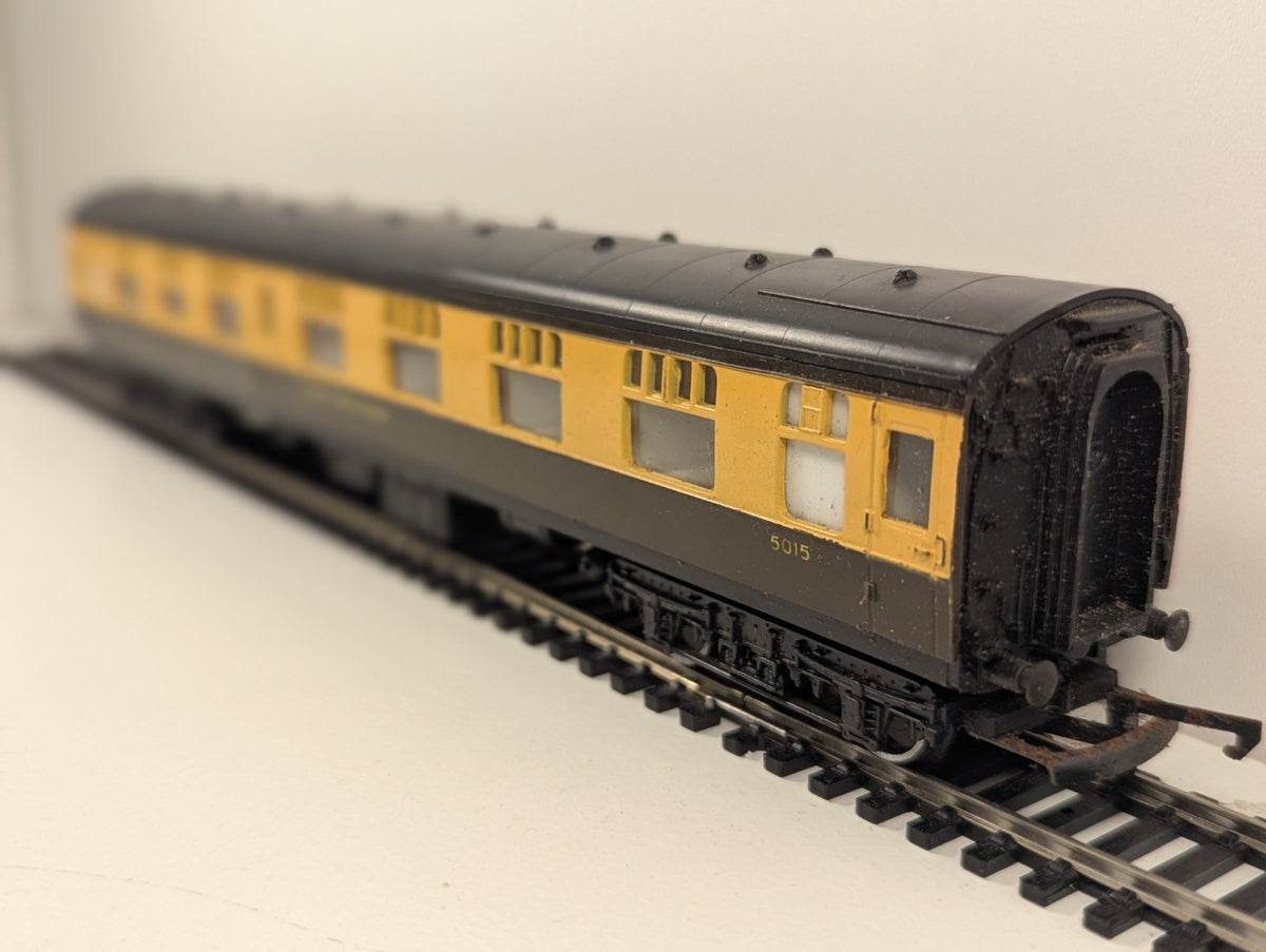 Hornby OO Gauge GWR Corridor Composite Coach 5015