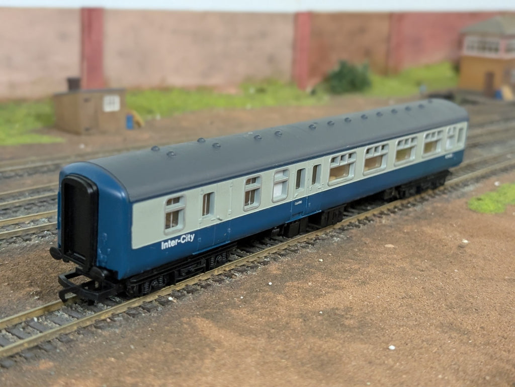 Hornby R921 OO Gauge BR Mk2 Inter-City Second Class Coach M9439