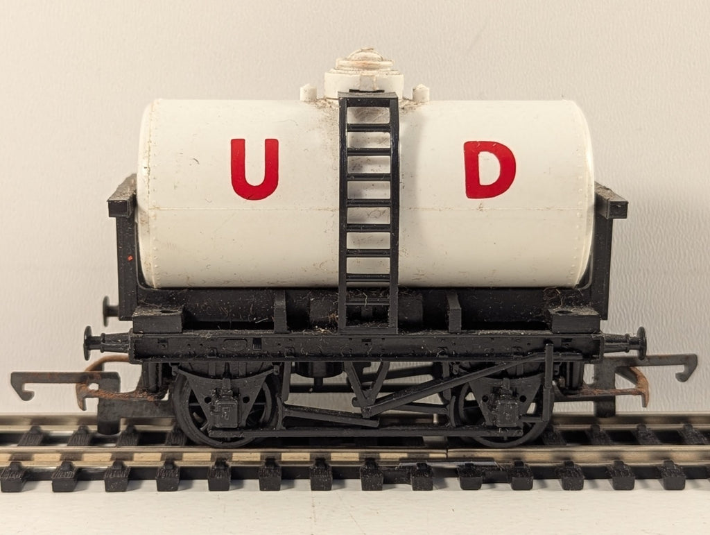 Tri-ang Hornby R15 OO Gauge White United Dairies Milk Tanker