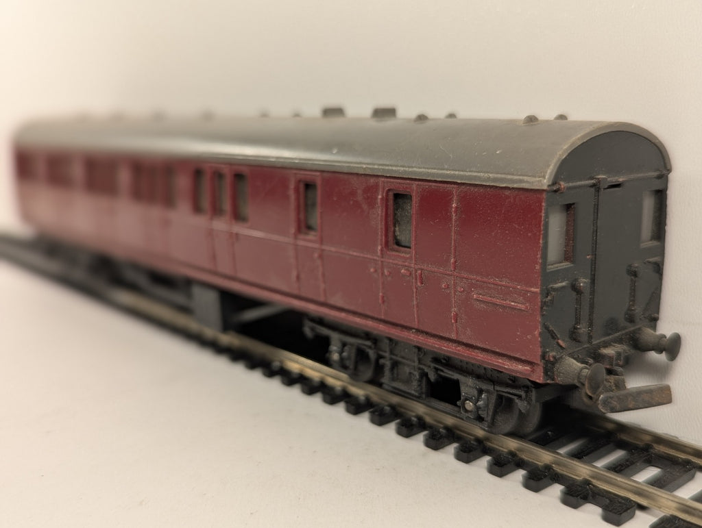 Tri-ang OO Gauge BR Suburban Brake Coach Passenger Coach M43171 BR Maroon R.121