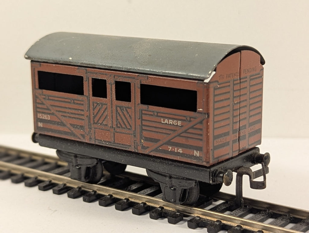Trix Twin LNER Cattle Wagon OO Gauge - Missing Coupler