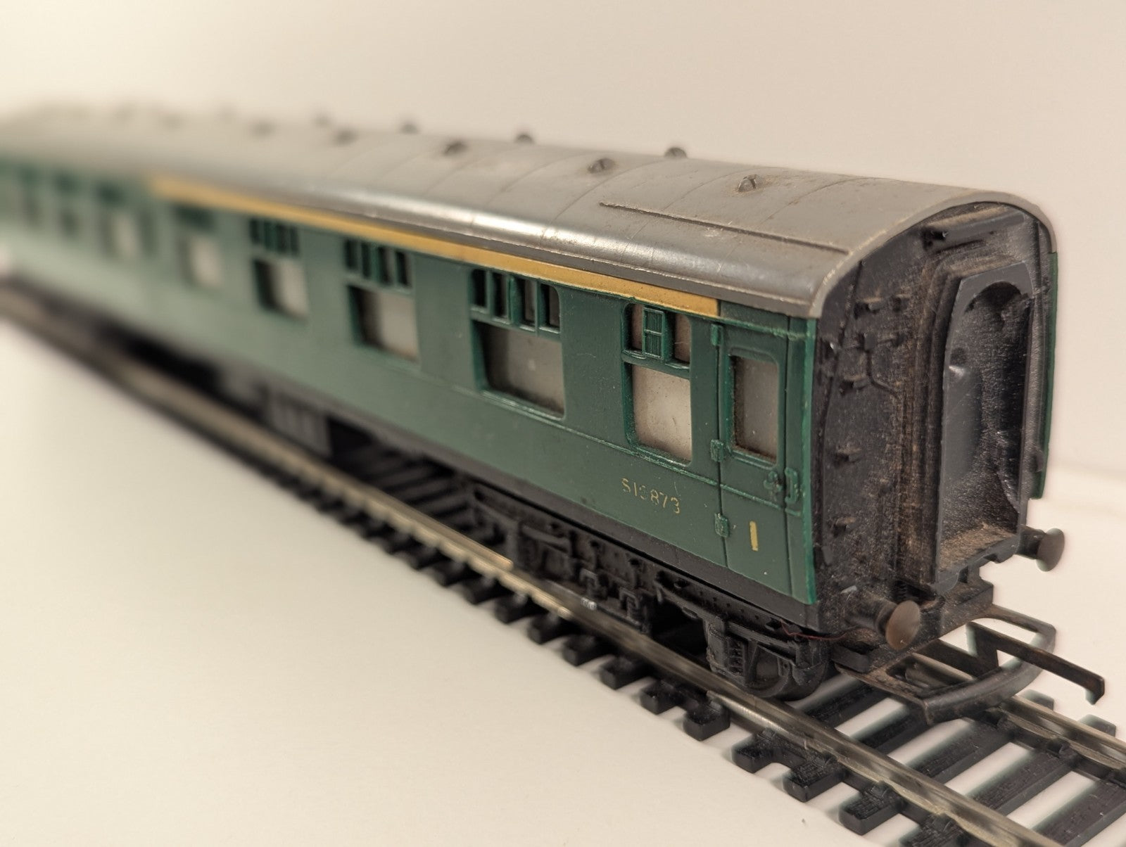 Tri-ang R622 BR Green Mk1 Corridor Composite – S15873