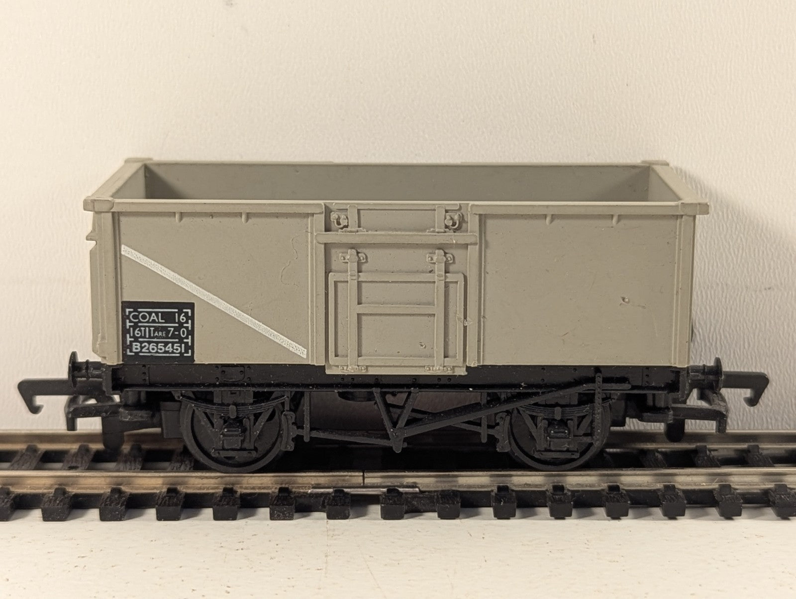 Mainline British Railways 16-Ton Steel Mineral Wagon OO Gauge
