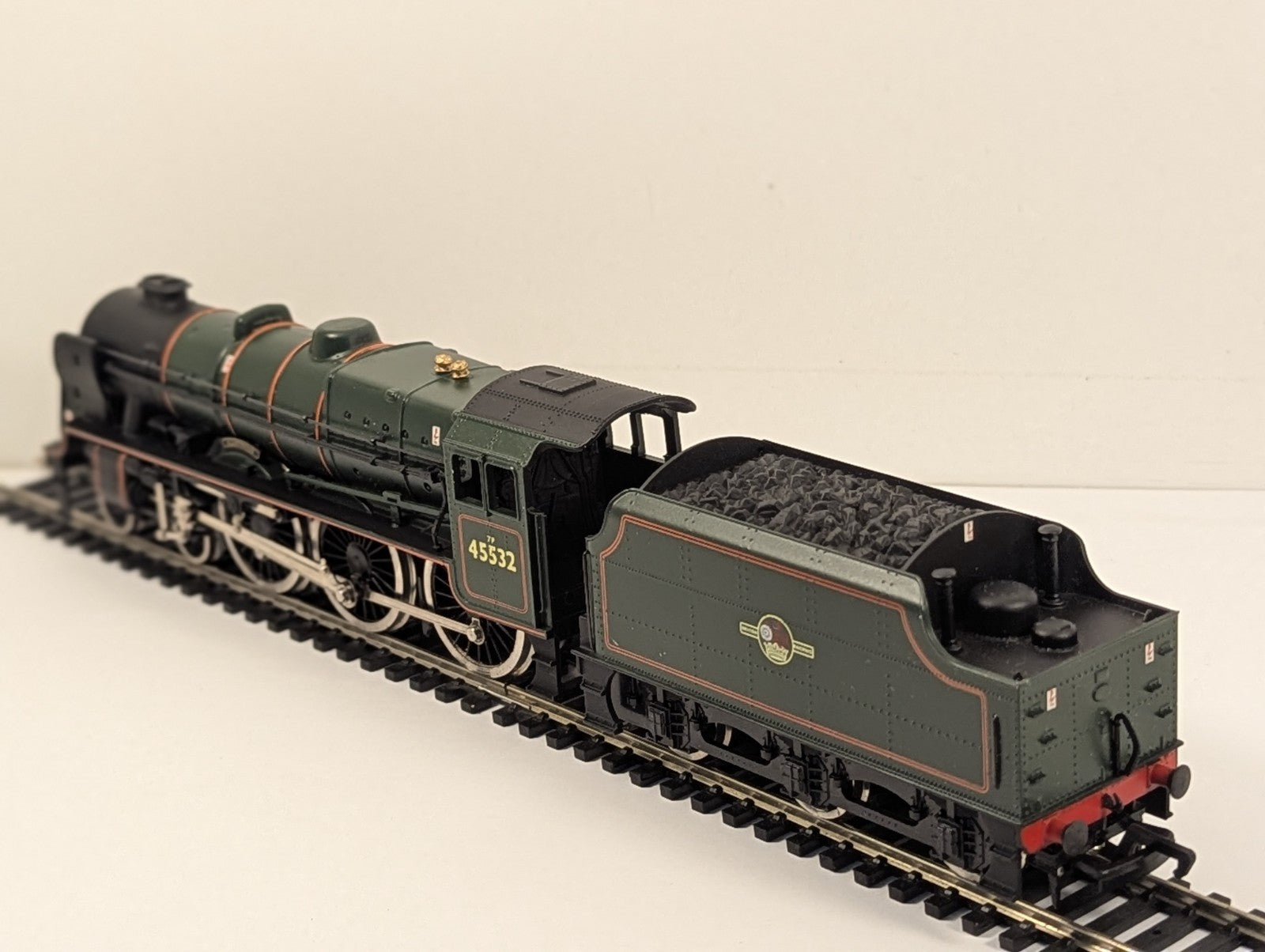 Mainline OO Gauge Rebuilt Patriot Class 'Illustrious' Steam Locomotive