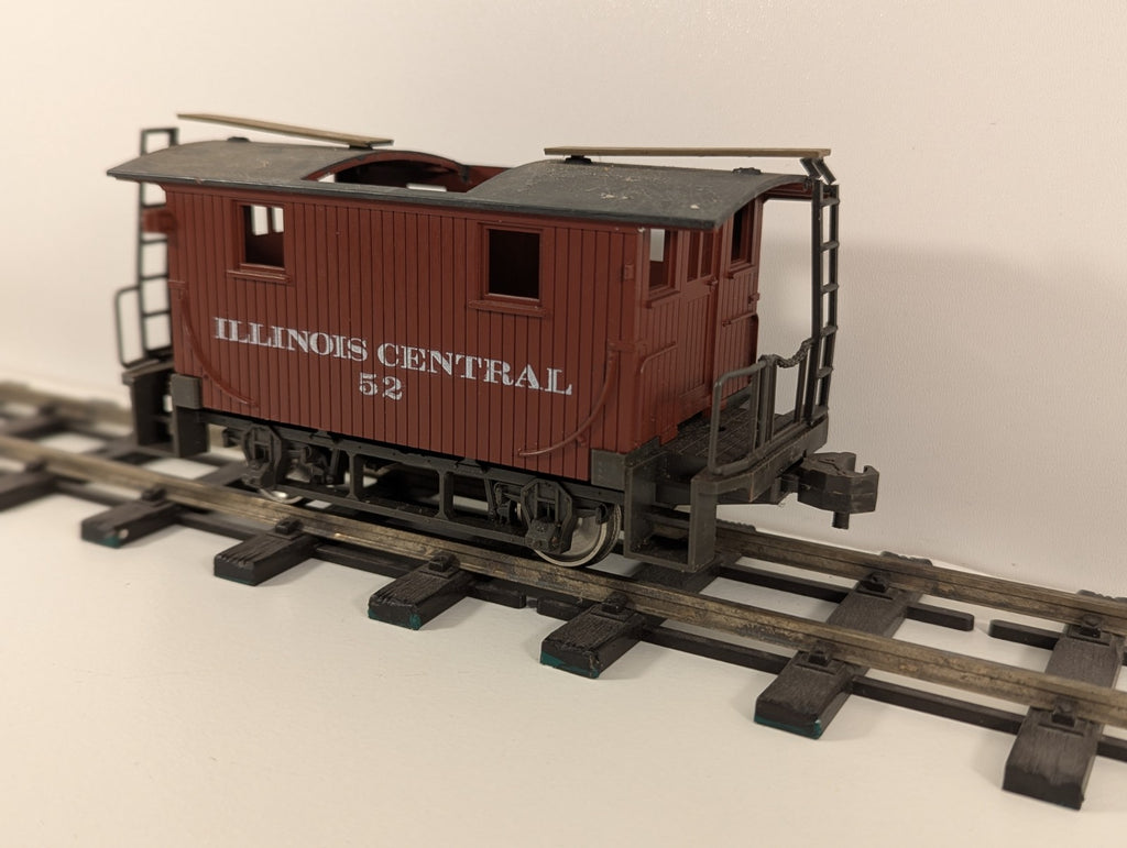 Atlas O Gauge Illinois Central Caboose – 4-Wheel Version (Missing Part)