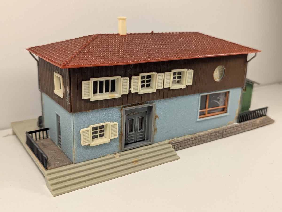 Faller B-96 H0 Holzhausen Station Kit