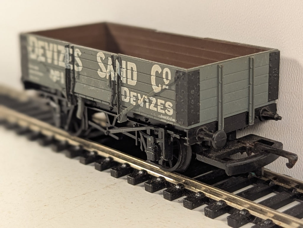 Airfix OO Gauge Devizes Sand Co. 5 Plank Wagon Goods Wagon