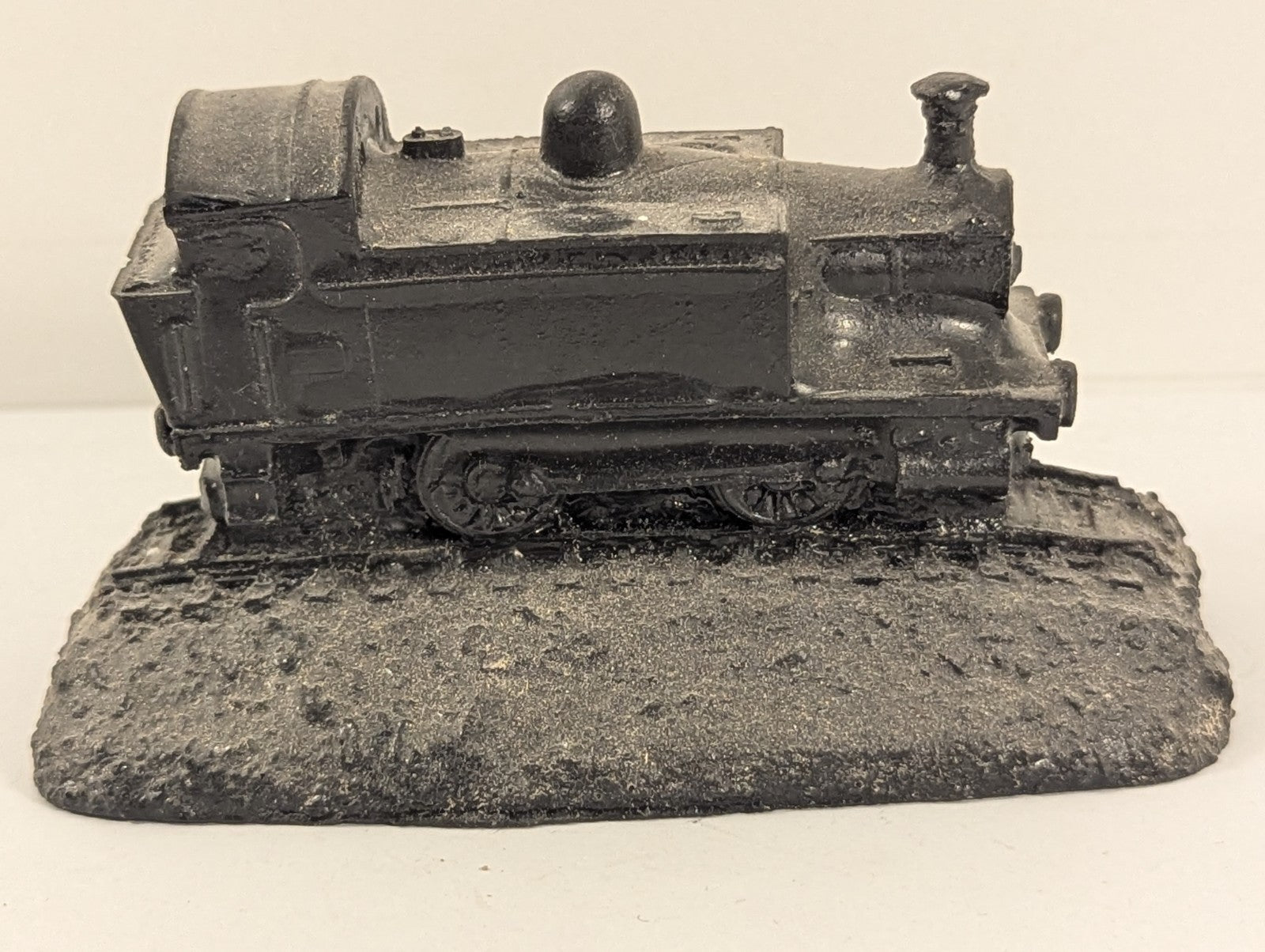 Kingmaker Handmade Coal Sculpture Dock Tank Engine Ornament