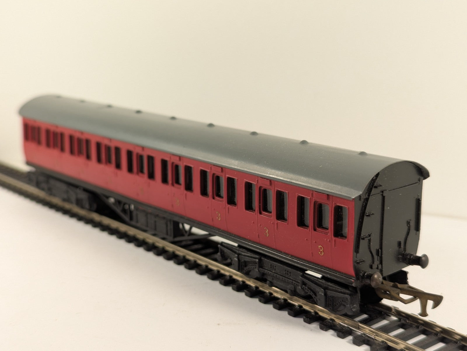 Graham Farish OO Gauge BR Red Suburban 3rd Class Coach Boxed