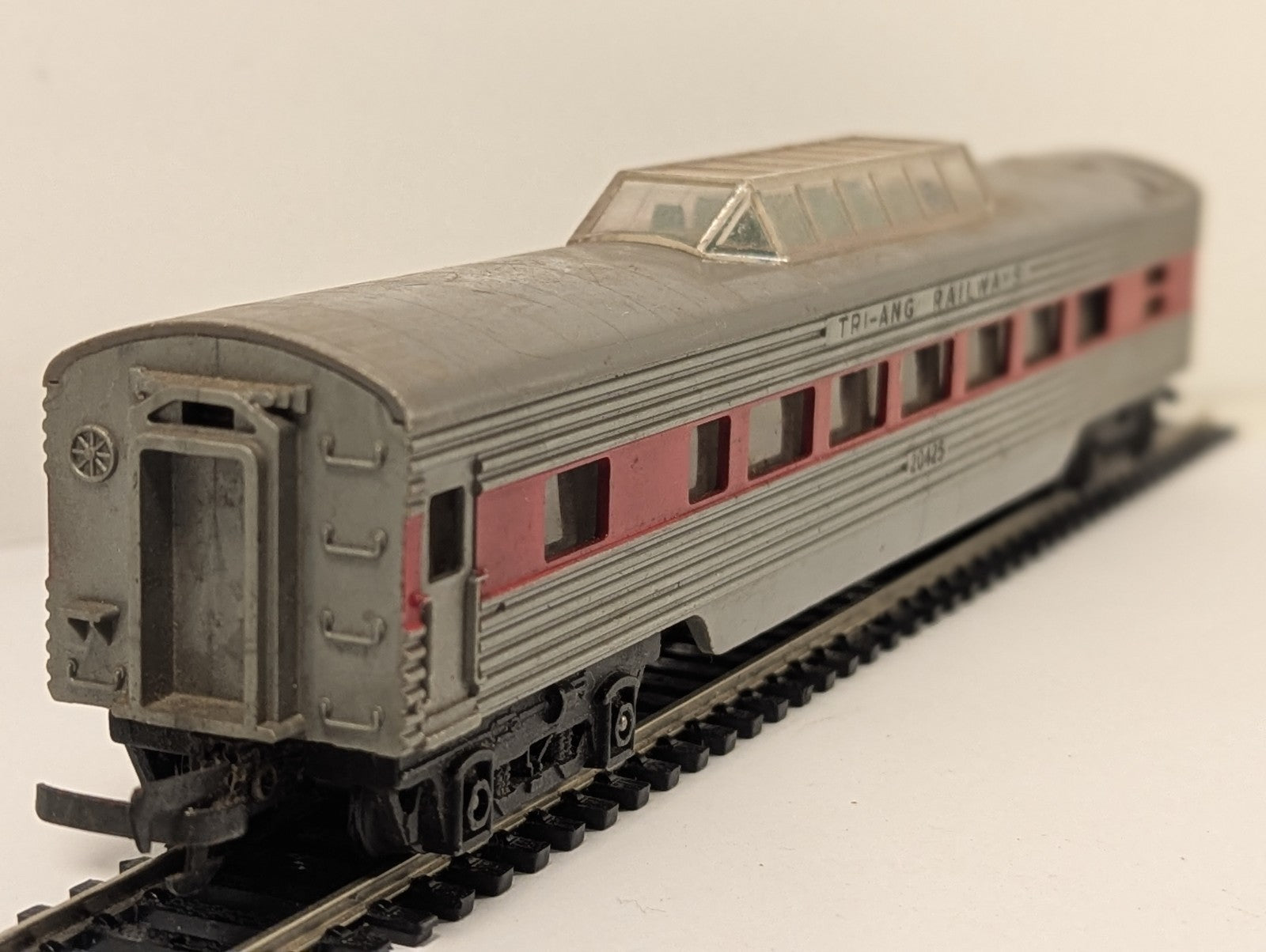 Tri-ang Railways OO Gauge R25 Vista Dome Coach 20425