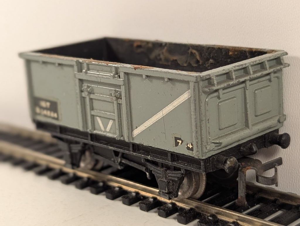 Hornby Dublo BR 16 Ton Mineral Wagon Grey OO Gauge - Chipped Paint