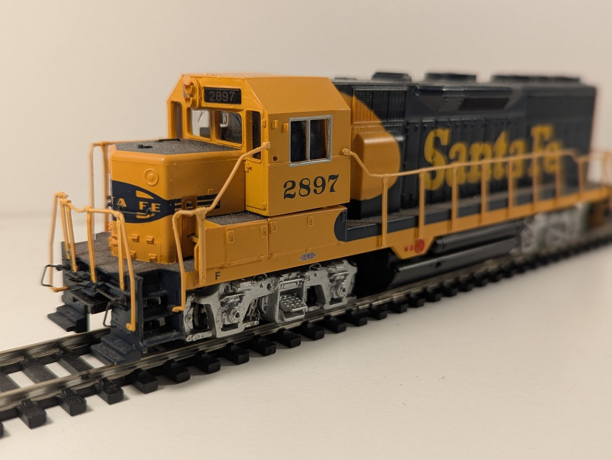 Bachmann HO Scale EMD GP35 Diesel Locomotive – Santa Fe “War Bonnet” Livery