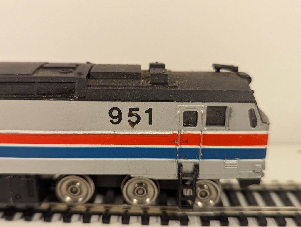 Bachmann USA HO Gauge E60CP Amtrak Electric Locomotive #951 Dummy Unit