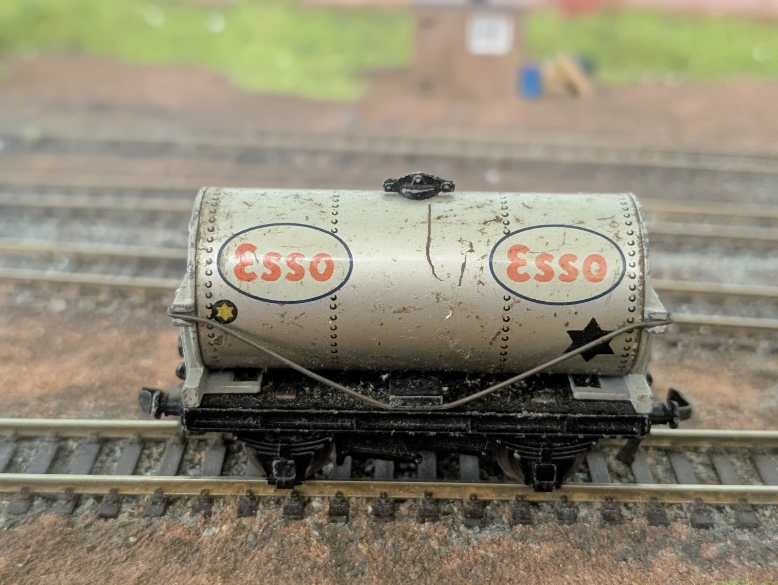 Hornby Dublo 4676 OO Gauge Tank Wagon Esso Silver