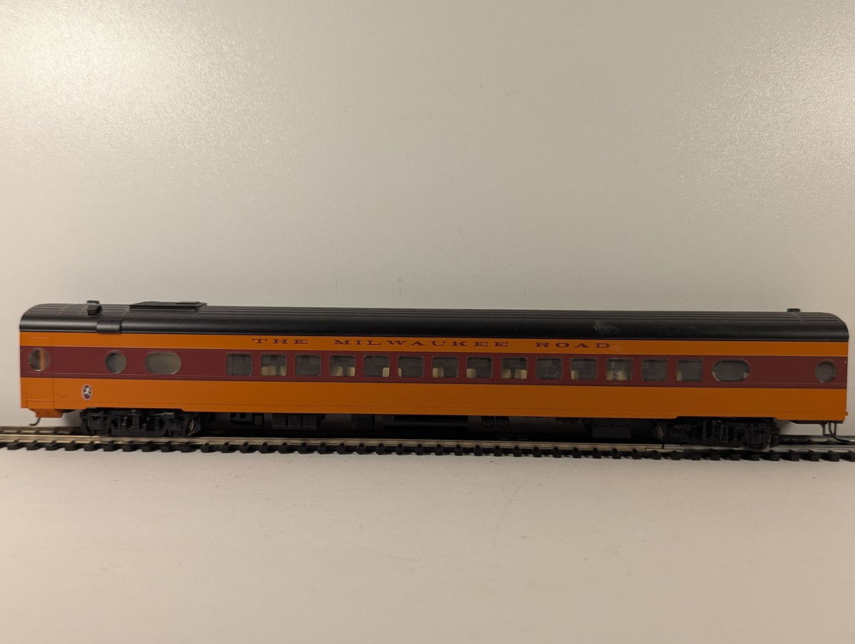 Con-Cor HO Scale Streamlined Coach Passenger Car Milwaukee Road