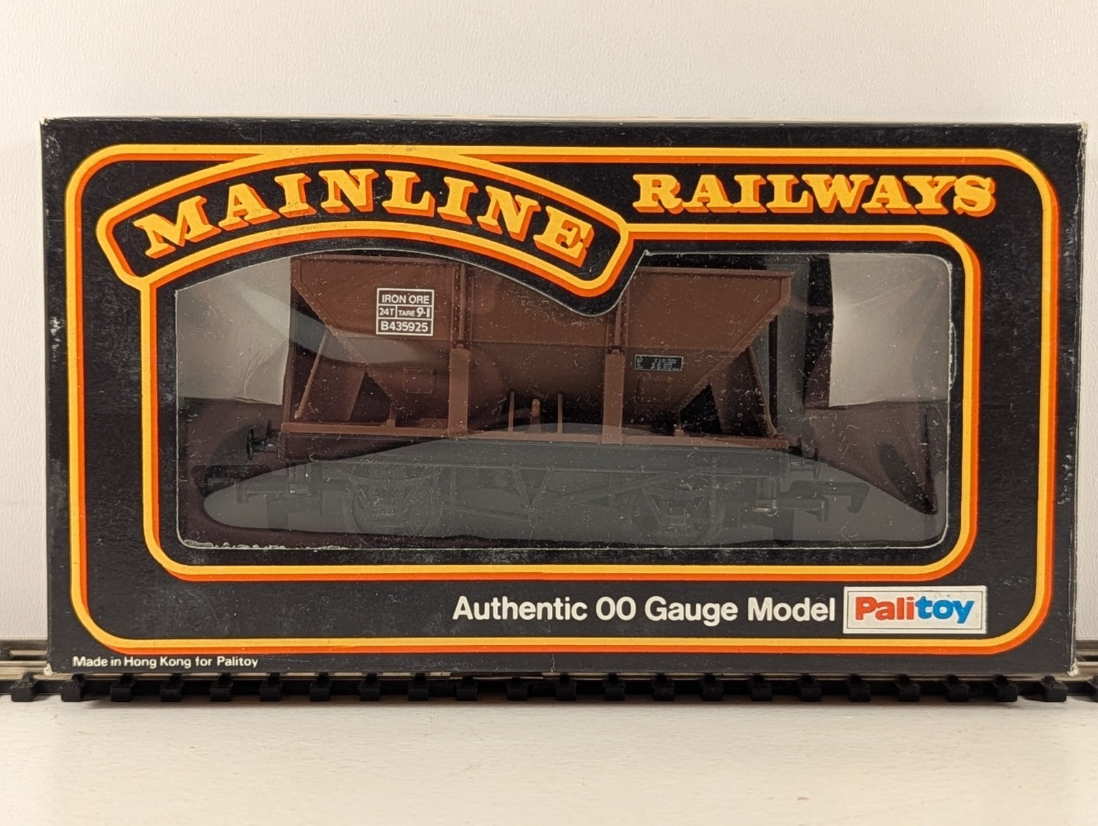Mainline Railways 37-162 OO Gauge BR Brown Hopper Wagon - Boxed