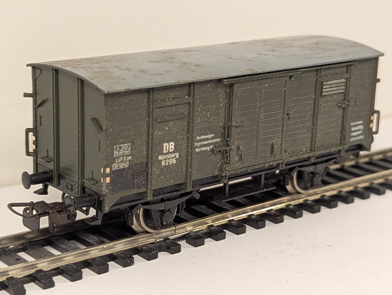 Piko OO Gauge DB G10 Covered Goods Wagon Nuremberg Signal Workshop