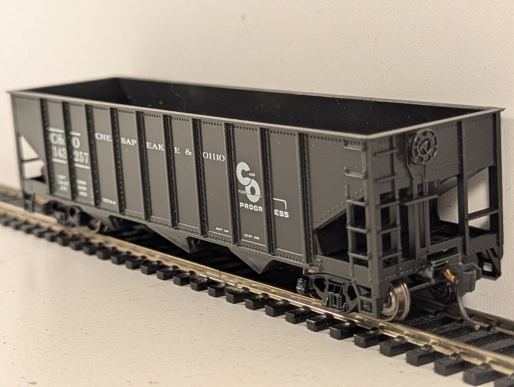 Athearn HO Gauge Offset Side 3-Bay Hopper Goods Wagon 143257 Chesapeake & Ohio