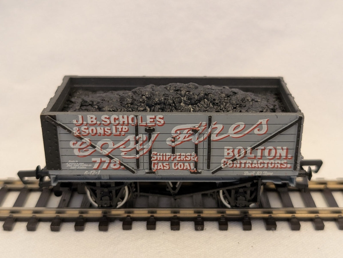 Bachmann OO Gauge 7 Plank Wagon J.B. Scholes & Sons Ltd 'Cosy Fires