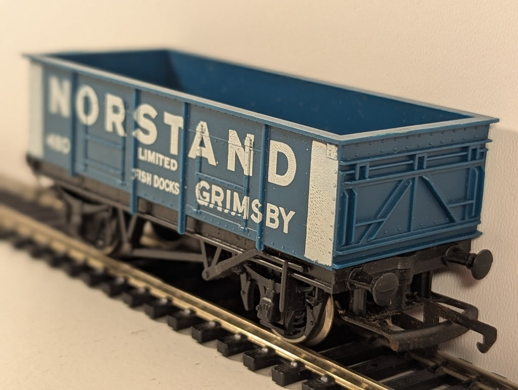 Hornby R220 OO Gauge Norstand Mineral Wagon