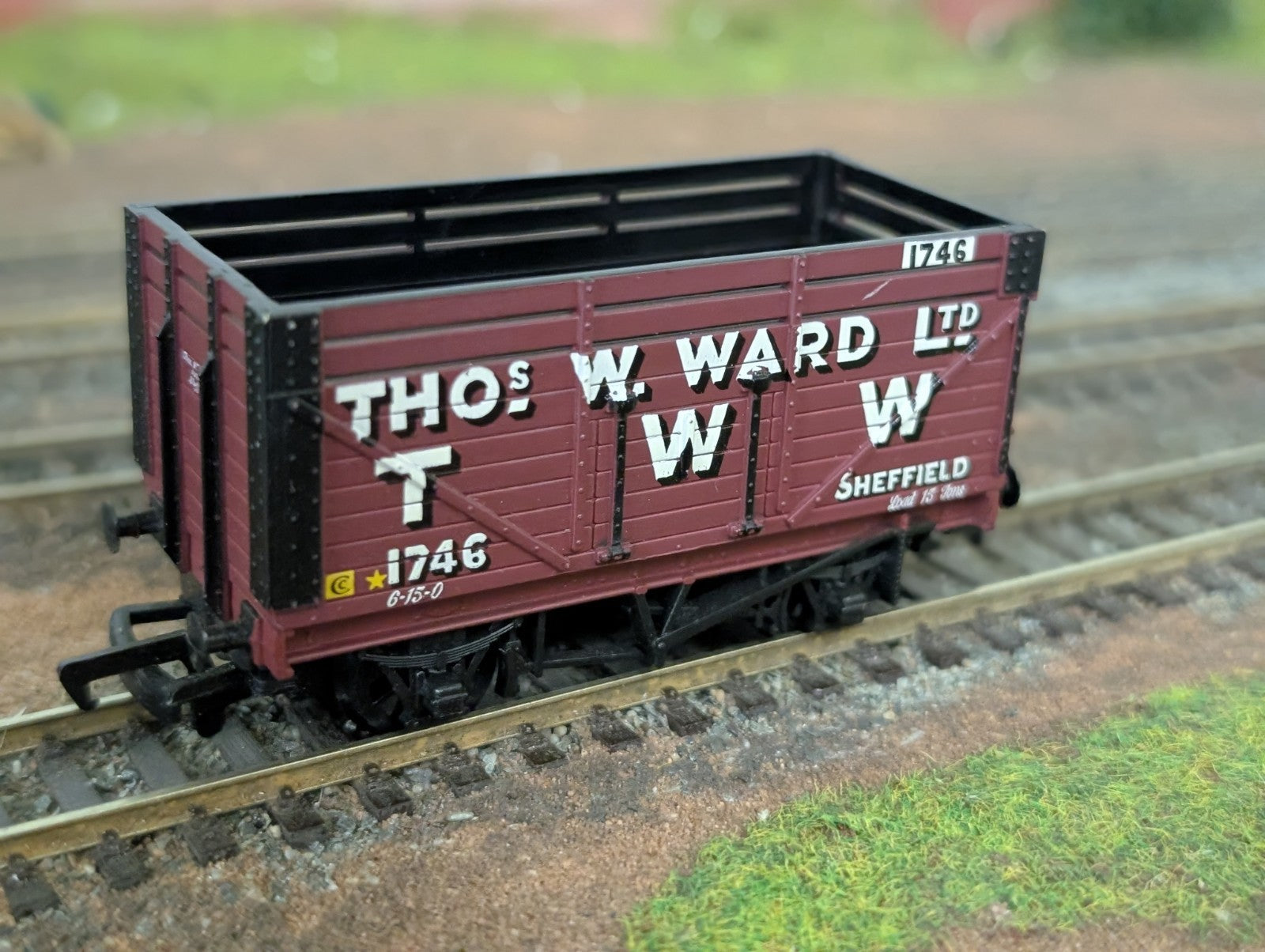 Mainline 37179 7 Plank Wagon with coal rail - 'Thomas W Ward' 1746