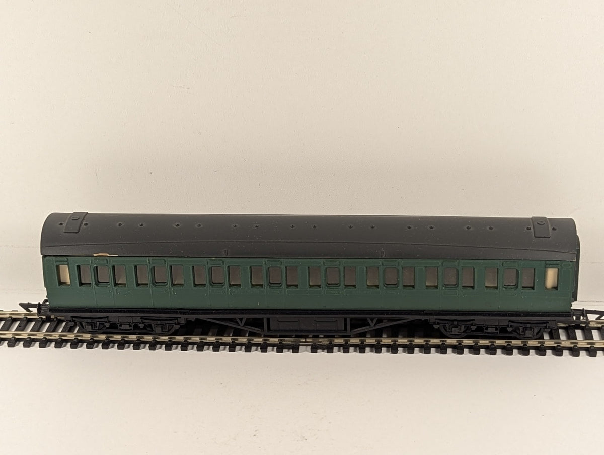 Graham Farish OO Gauge Suburban Compartment Coach Passenger Coach Southern Green