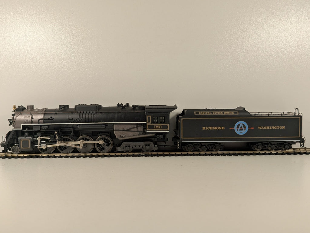 Rivarossi HO Gauge 2-8-4 Berkshire Steam Locomotive 574