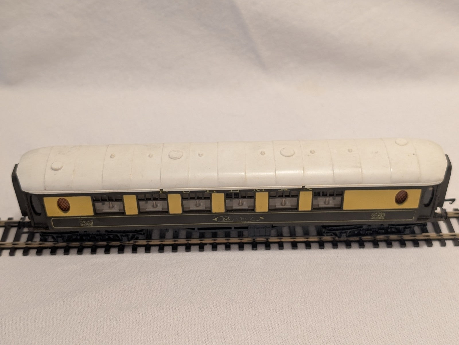 Tri-ang R228 OO Gauge Pullman Parlour Coach “Mary”