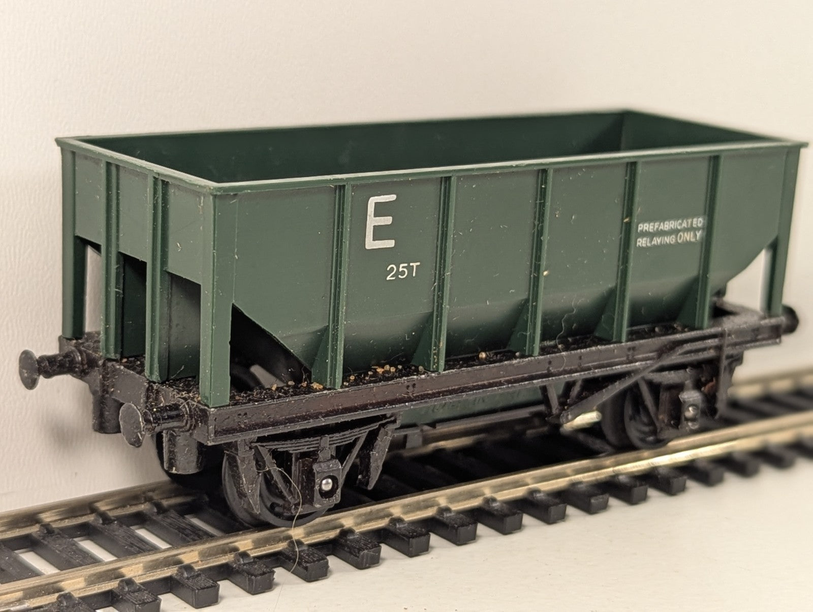 Tri-ang Hornby R347 OO Gauge Engineering Wagon – Green