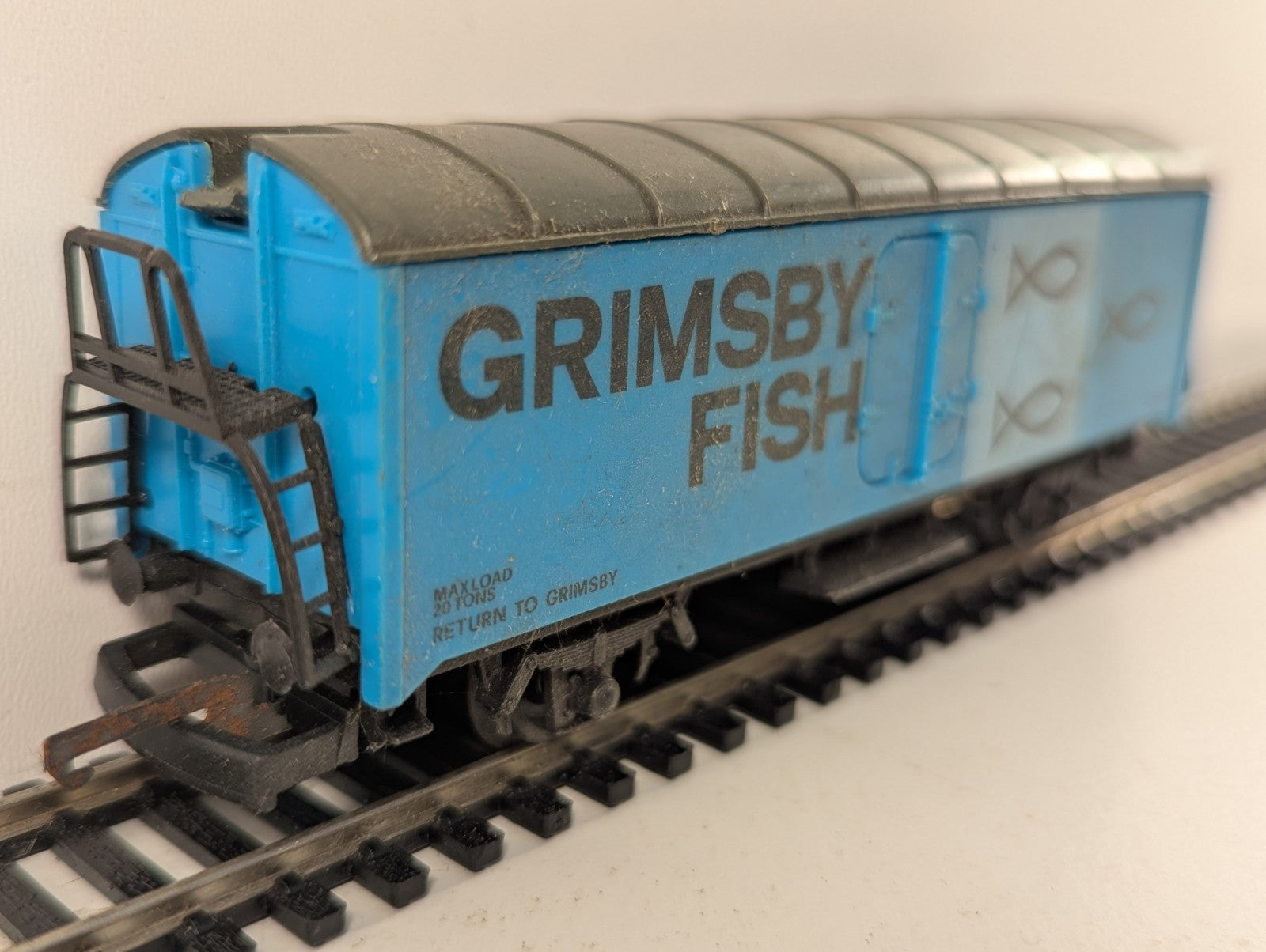 Lima Grimsby Fish Van Blue OO Gauge