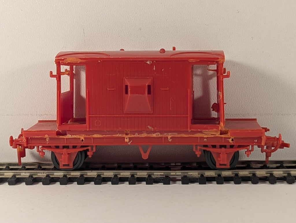 Airfix OO Gauge LMS 20 Ton Brake Van Unpainted Red