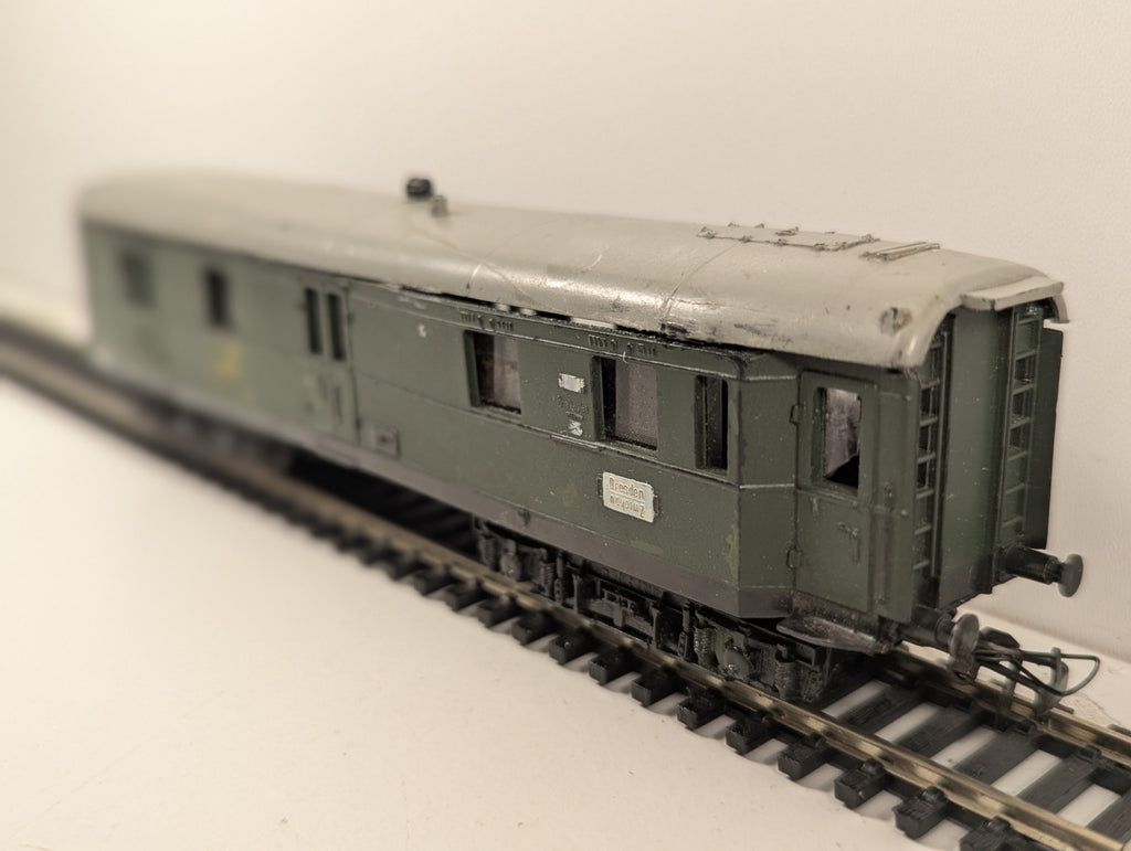 Schicht HO Gauge DR Bogie Baggage Wagon – Slightly Damaged