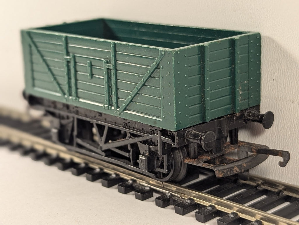 Tri-ang Hornby OO Gauge Goods Wagon with Drop Sides Green R113