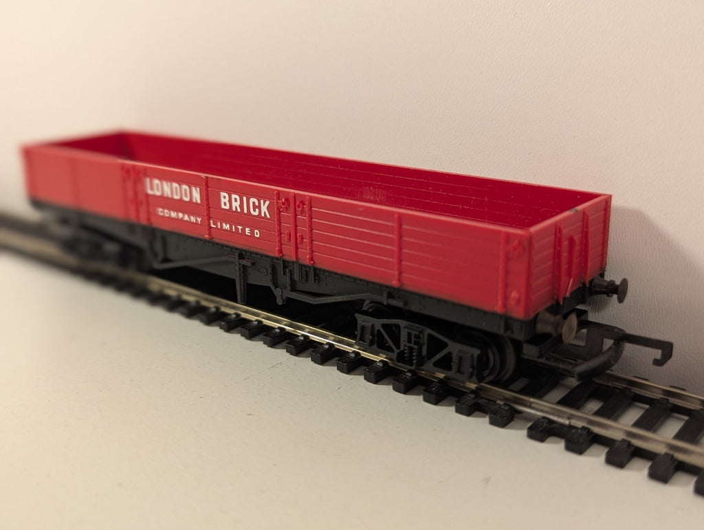 Hornby OO Gauge London Brick Company Bogie Brick Wagon