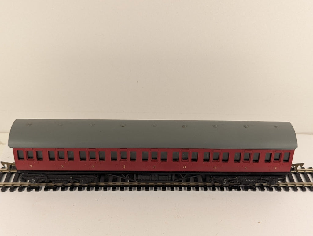 Graham Farish OO Gauge Red Freelance Suburban Bogie Coach Boxed