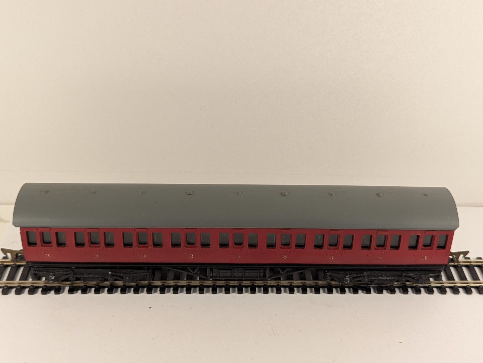 Graham Farish OO Gauge Red Freelance Suburban Bogie Coach Boxed