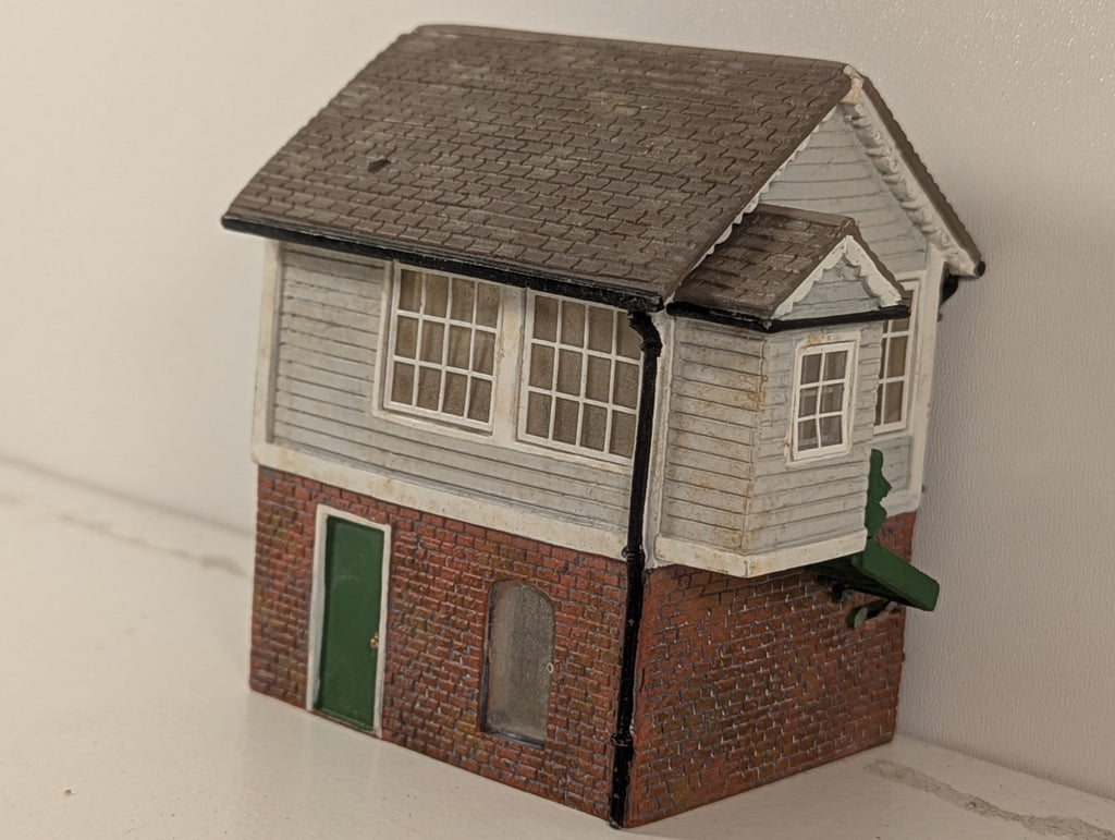 Hornby Skaledale OO Gauge Signal Box – Missing Parts