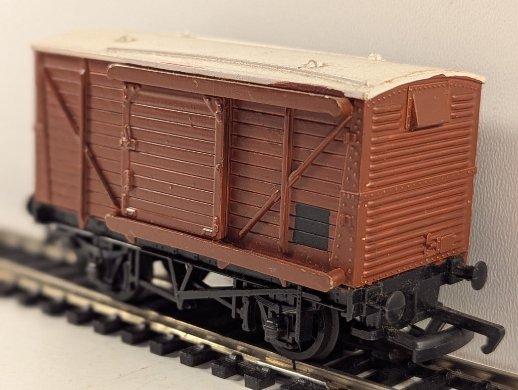 Bachmann 12-Ton Ventilated Van - Repainted