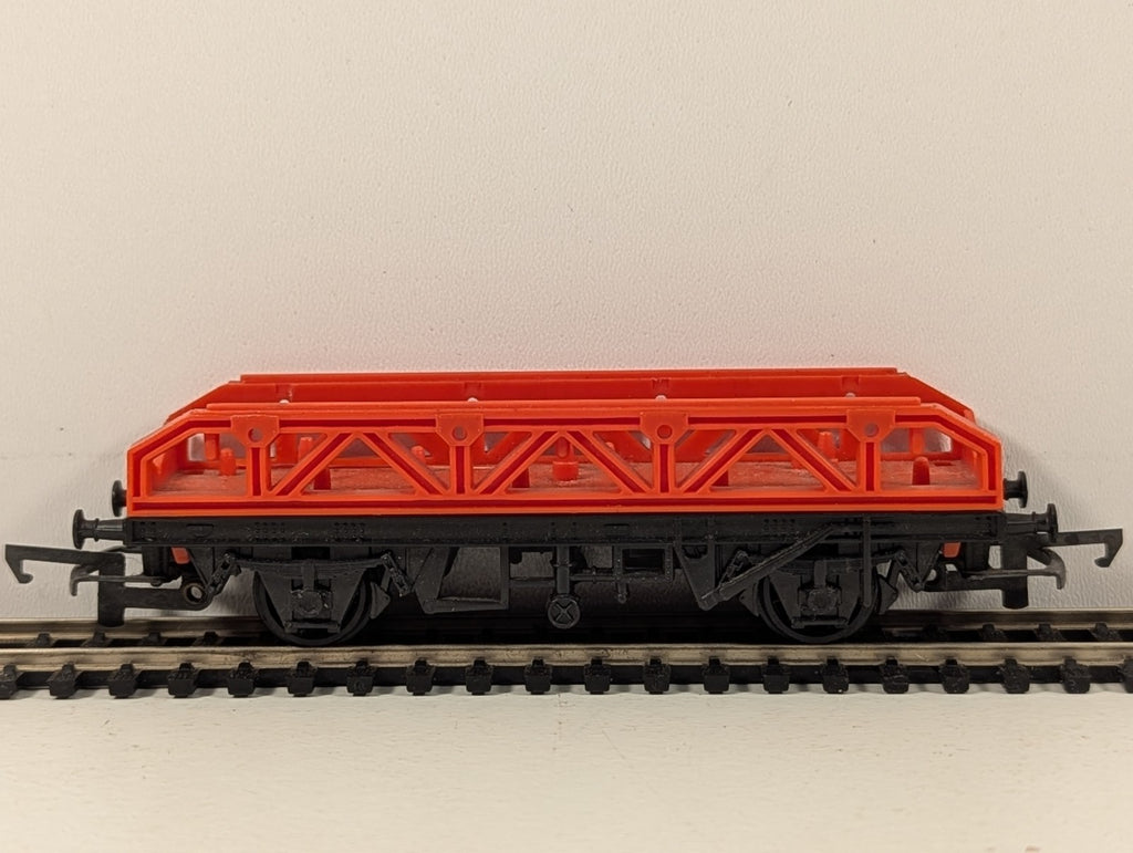 Hornby R224 OO Gauge Flat Wagon Missing Wheel Load