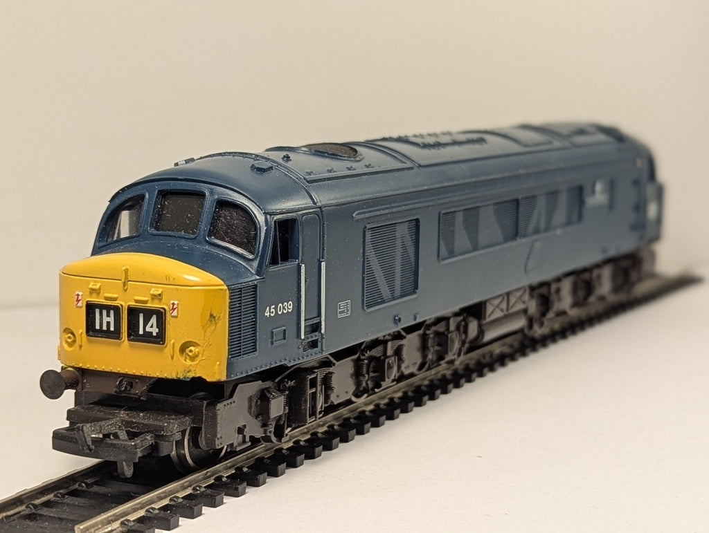 Mainline OO Gauge Class 45 'The Manchester Regiment' Diesel Locomotive 45039