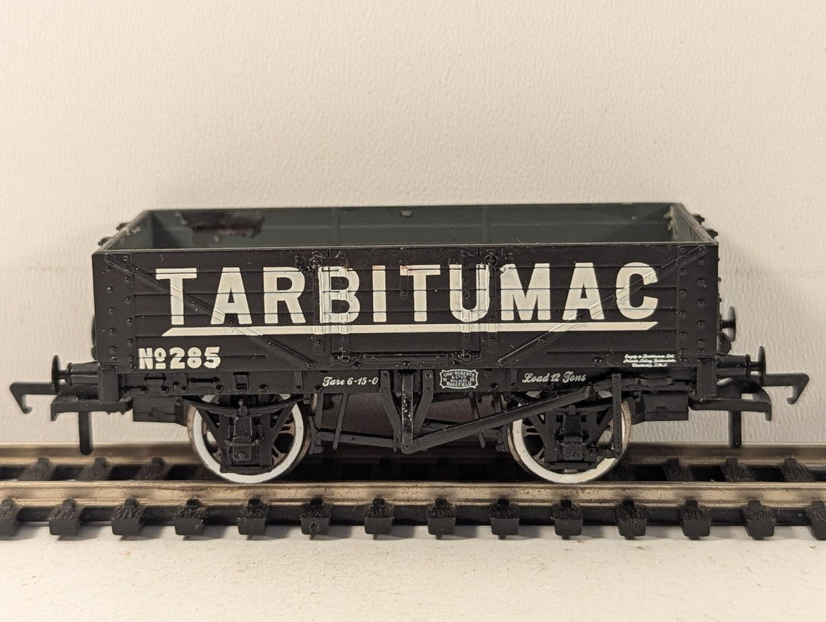Bachmann OO Gauge 7 Plank Wagon Goods Wagon 285 Tarbitumac Black 37-061