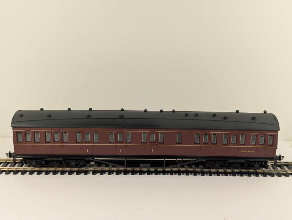 GMR Airfix OO Gauge BR 57ft 1st Class Composite Non-Corridor Boxed