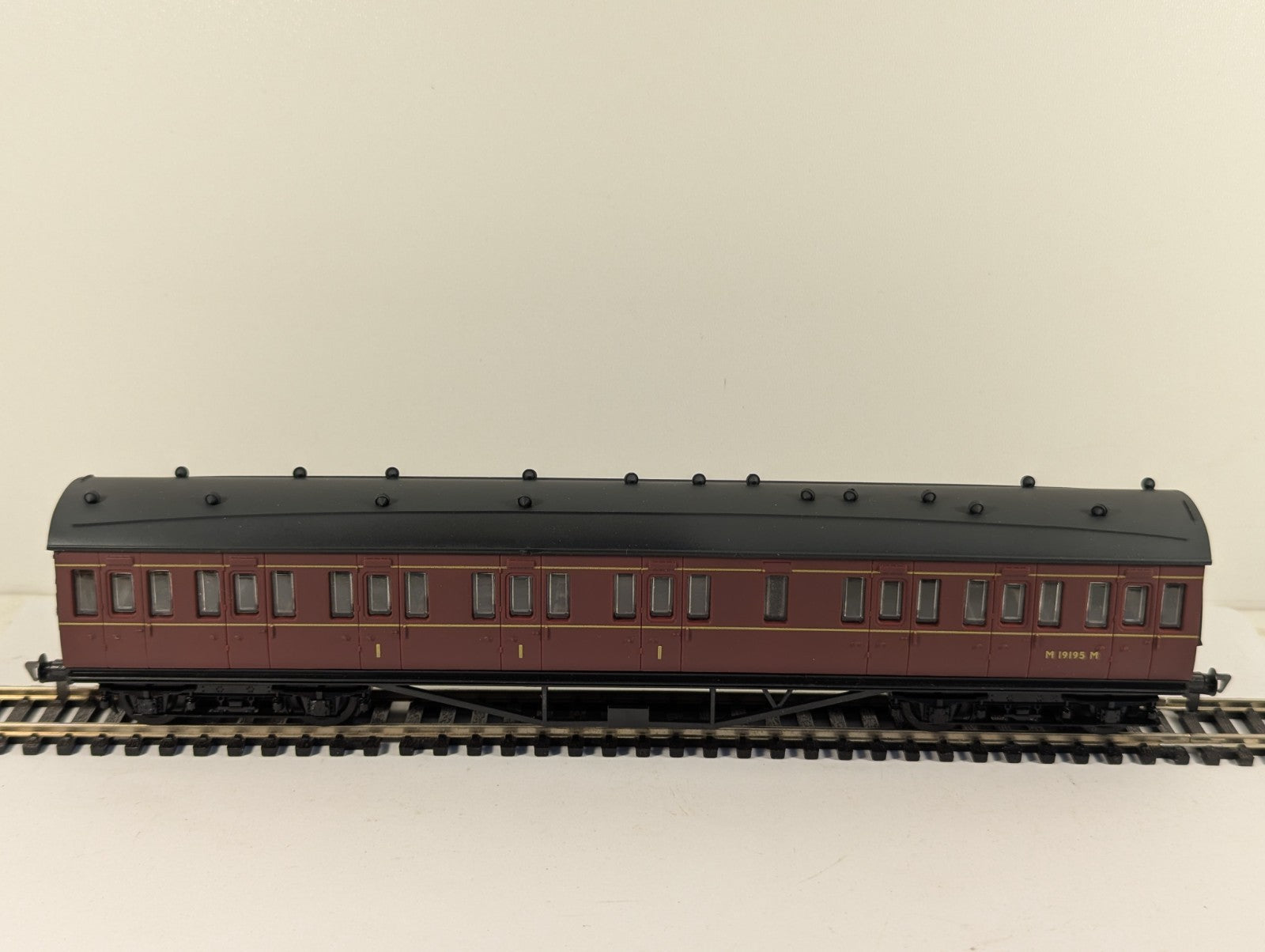 GMR Airfix OO Gauge BR 57ft 1st Class Composite Non-Corridor Boxed