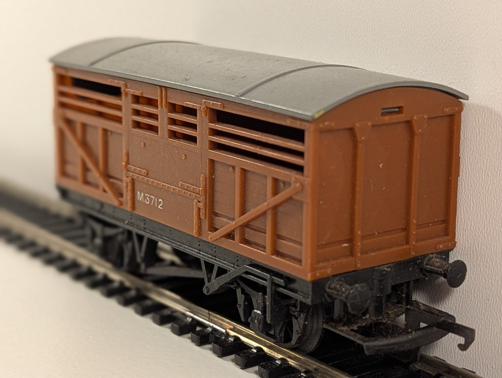 Tri-ang R122 OO Gauge Cattle Wagon