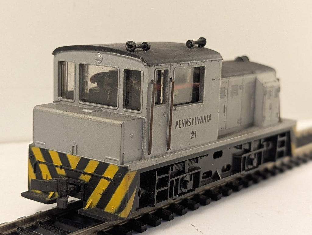 Mehano HO Scale Plymouth Diesel Switcher Pennsylvania 21 - Faulty