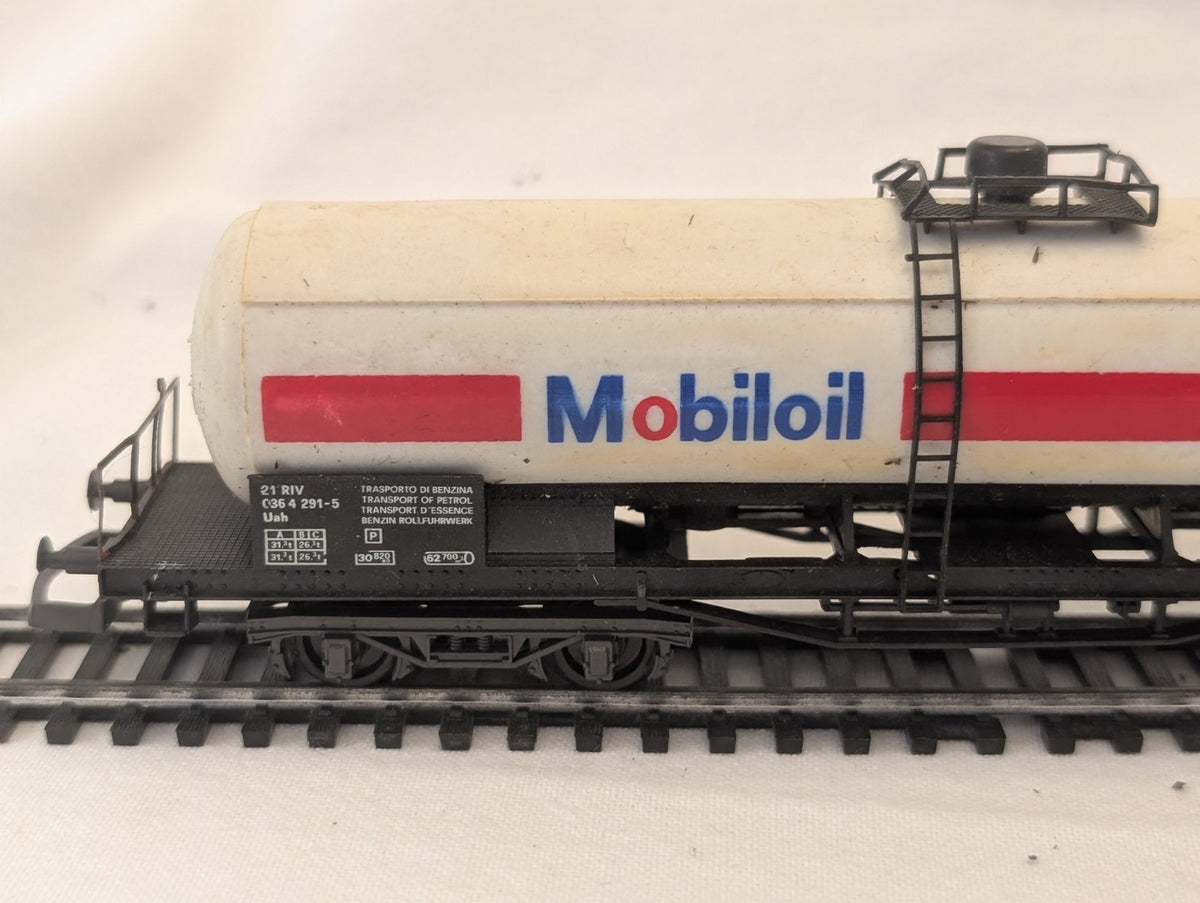 Lima 302903 HO Scale Mobil Oil Single Dome Tank Wagon