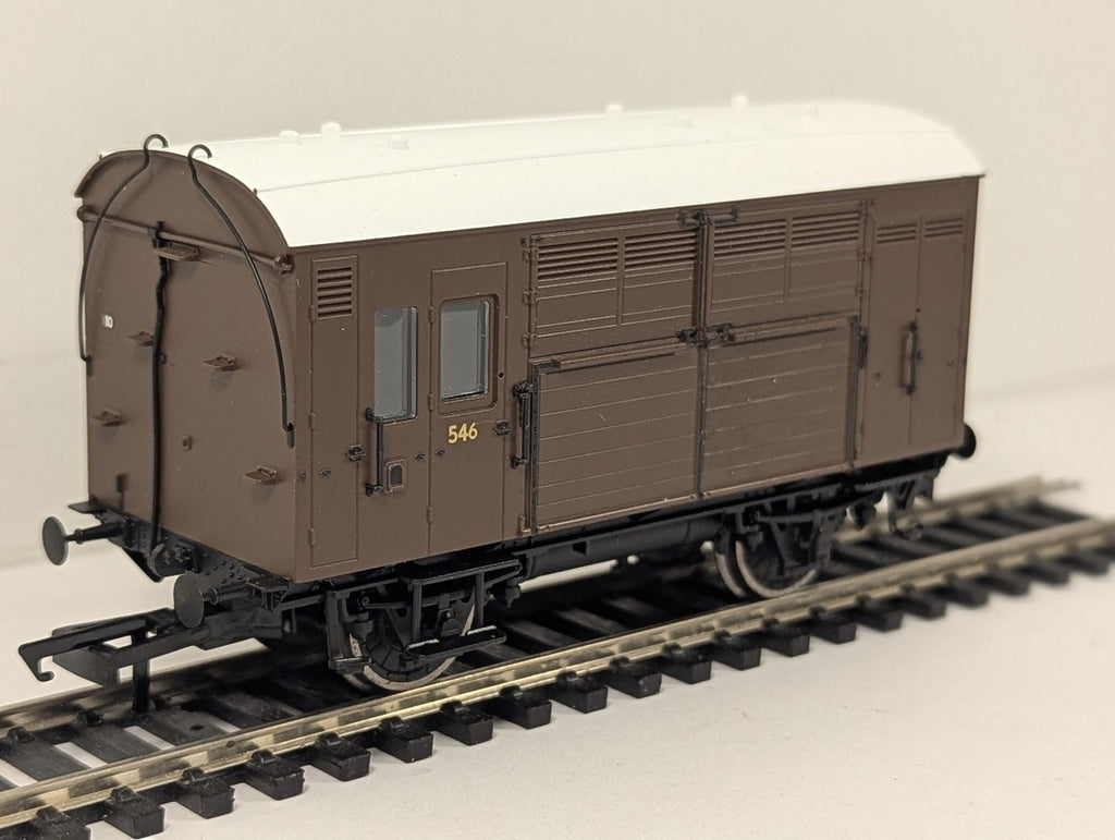 Hornby OO Gauge GWR Horse Box Goods Wagon 546 GWR Brown R6507A