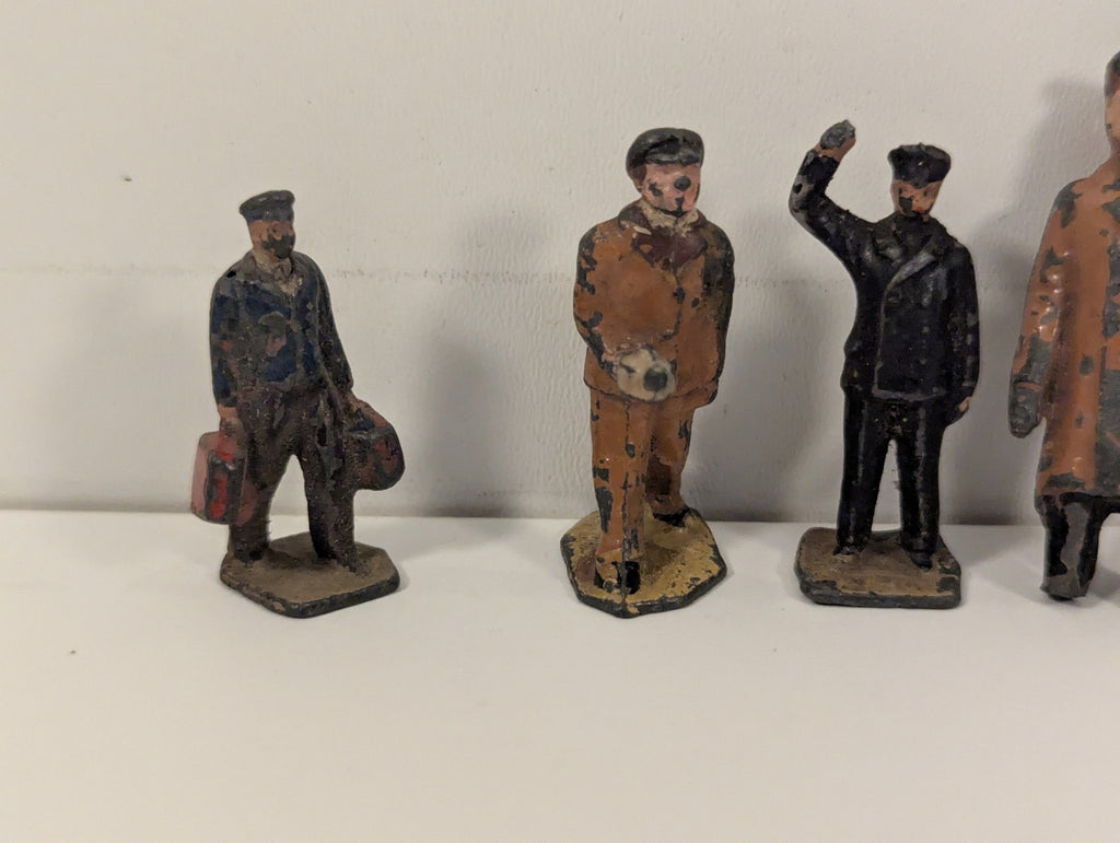 Hornby Series O Gauge Assorted Station Staff and Passengers